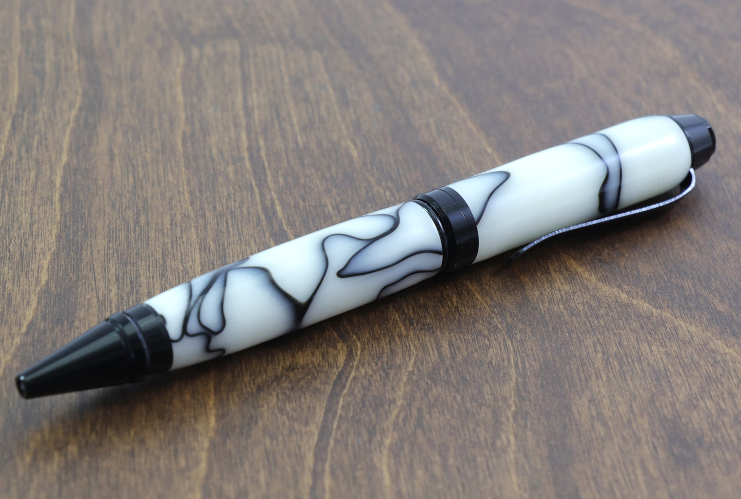 Monochrome Twist Pen
