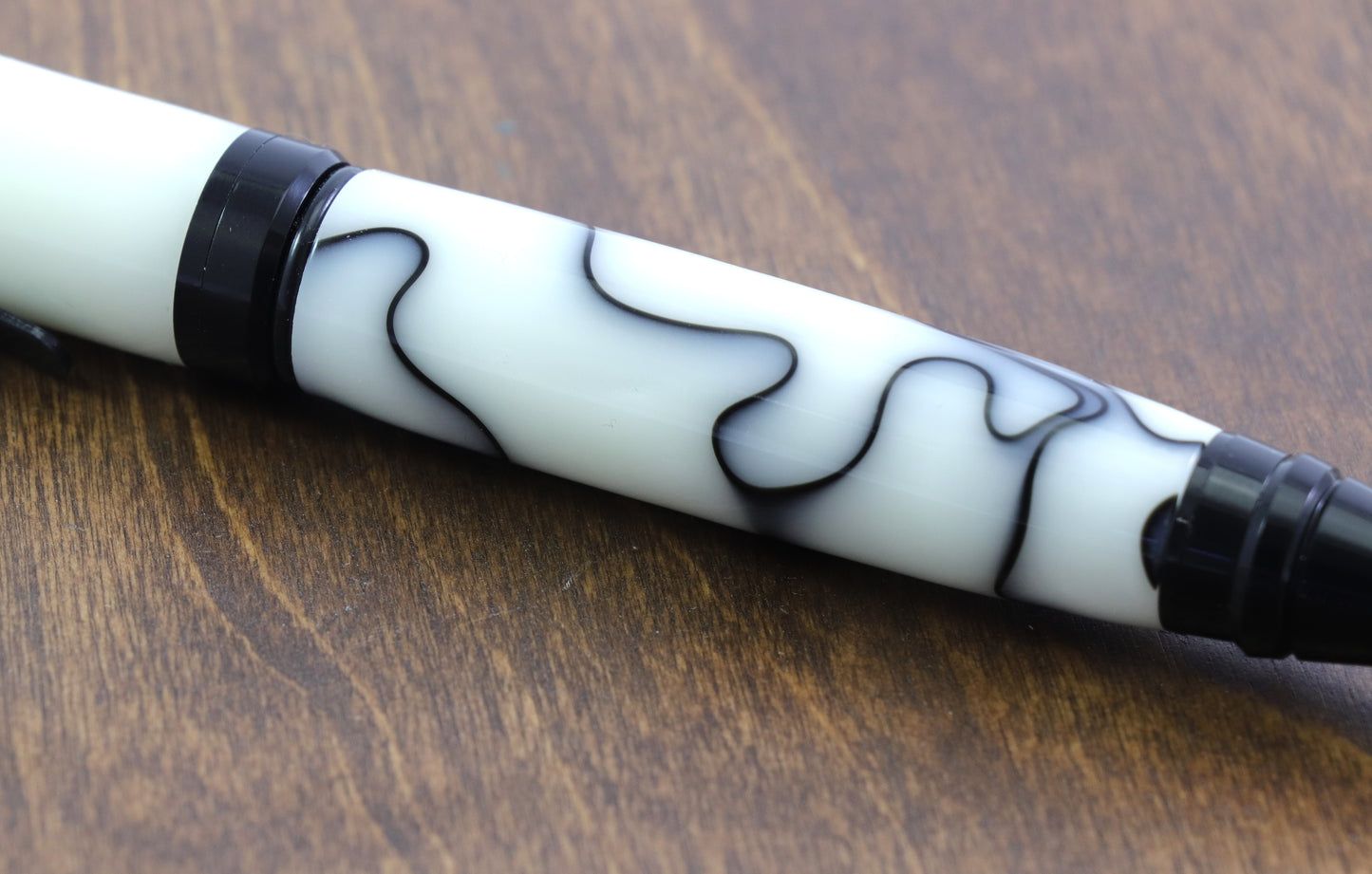 Monochrome Twist Pen