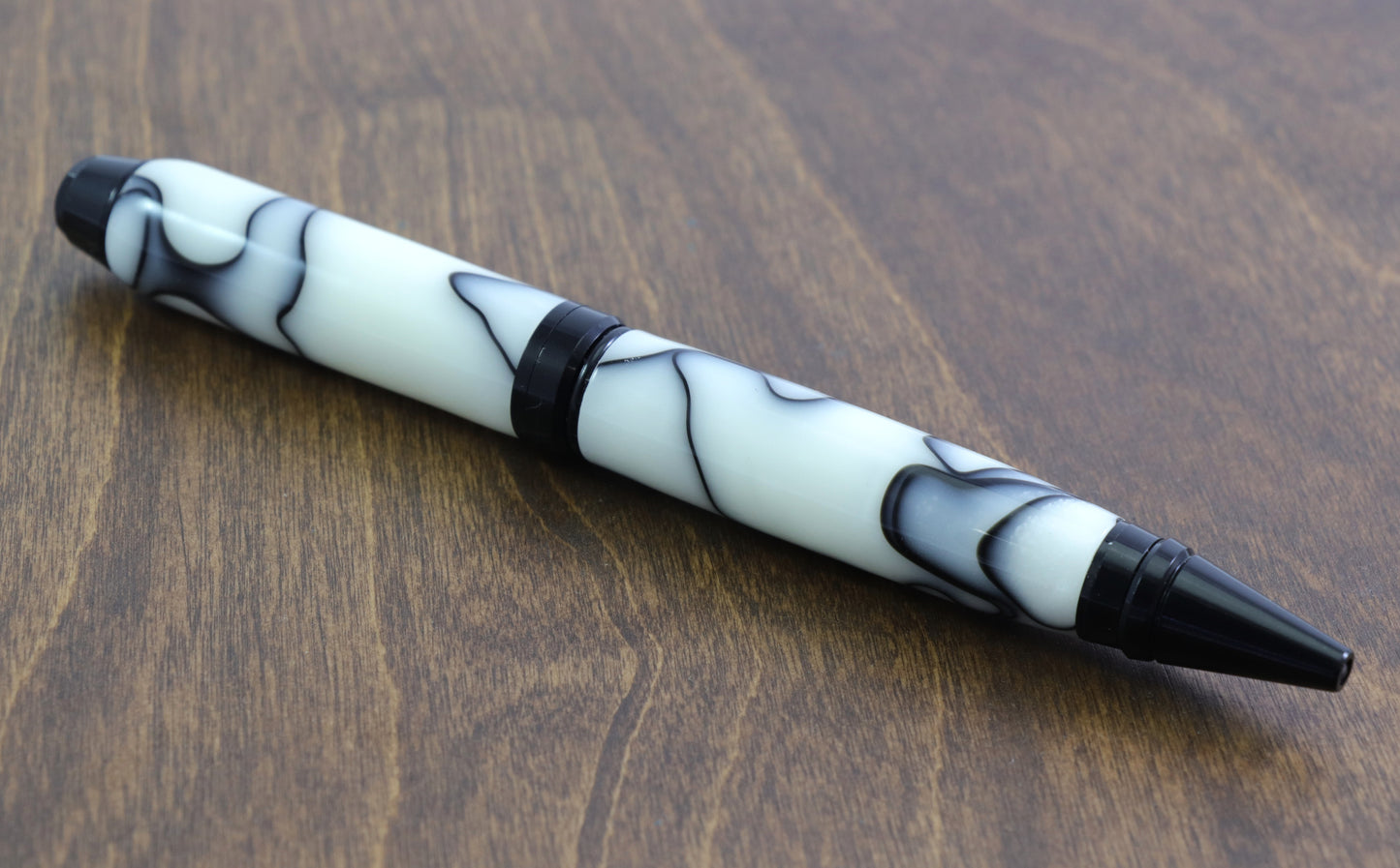 Monochrome Twist Pen