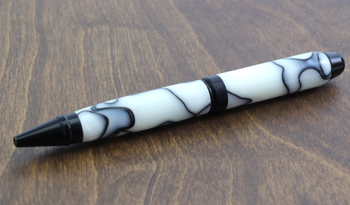Monochrome Twist Pen