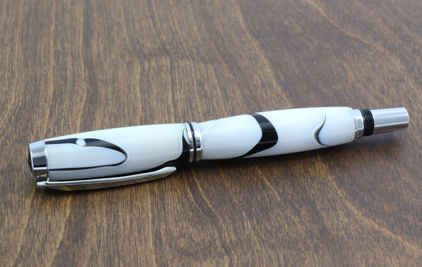 White & Chrome Gentlemen's Pen