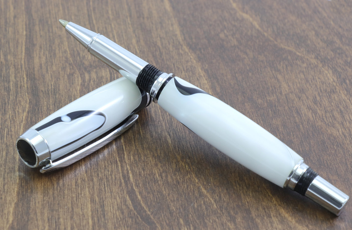 White & Chrome Gentlemen's Pen