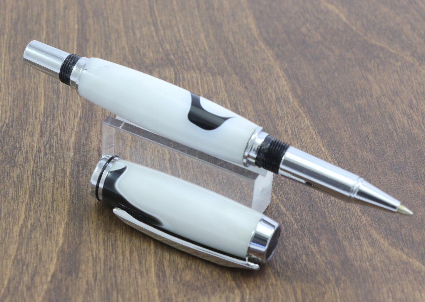 White & Chrome Gentlemen's Pen