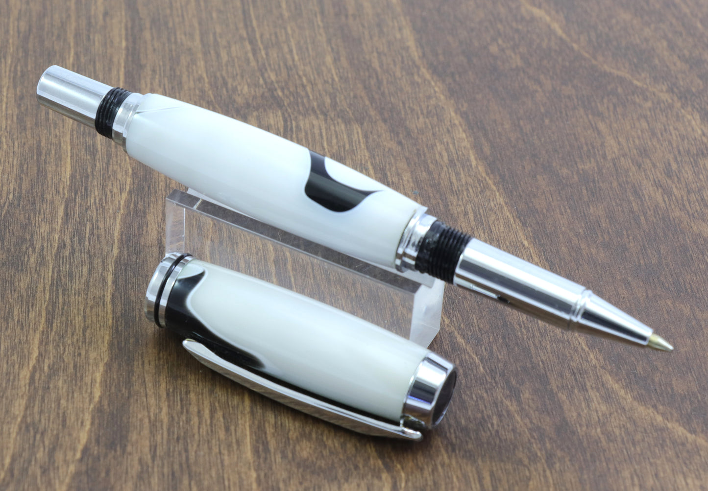 White & Chrome Gentlemen's Pen