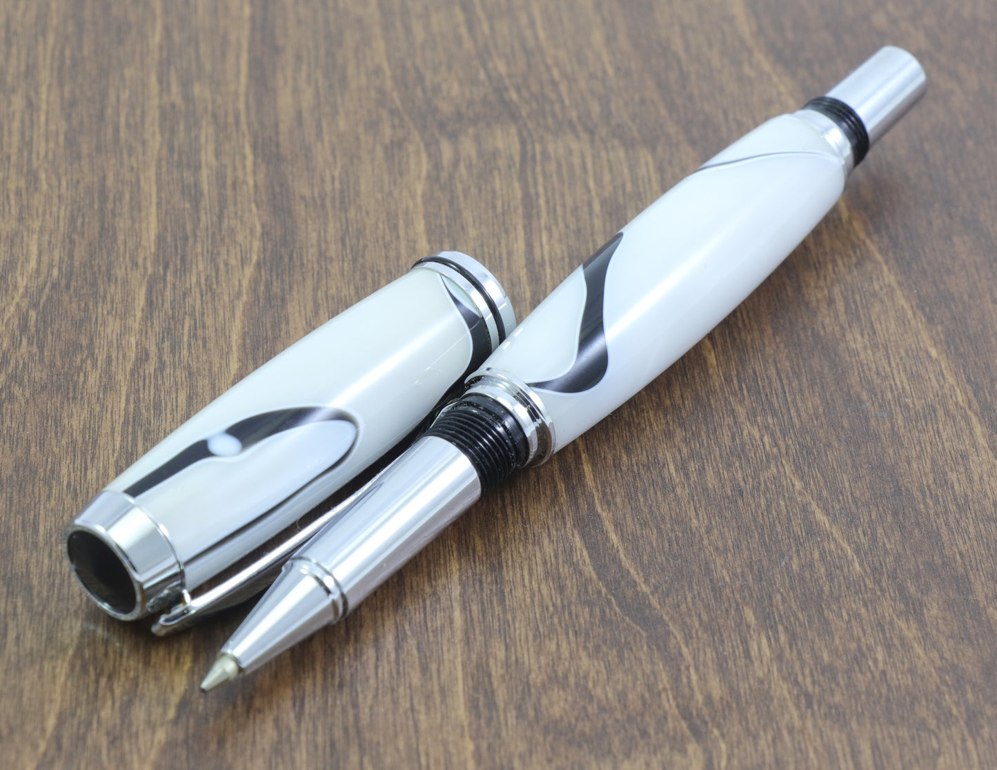 White & Chrome Gentlemen's Pen